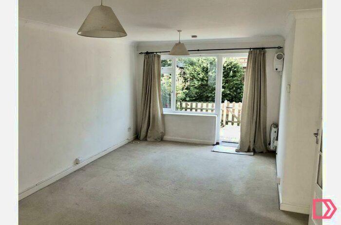2 Bedroom Maisonette To Rent In Lincoln Court, Shirley, Southampton, Southampton, SO15