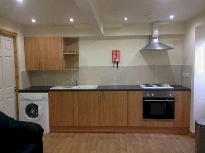 1 Bedroom Flat To Rent In Ellison Street, Crosland Moor, Huddersfield, HD4