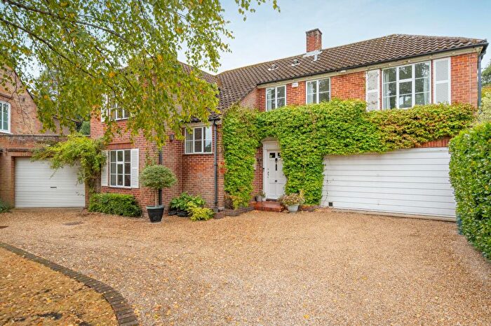 4 Bedroom Detached House To Rent In Woodlands Close, Ascot, SL5