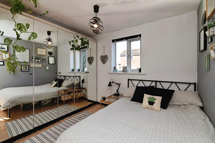 1 Bedroom Flat For Sale In Yunus Khan Close, London, E17