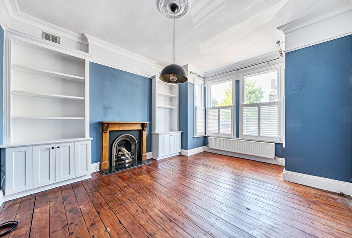 2 Bedroom Flat For Sale In Tankerville Road, London, SW16