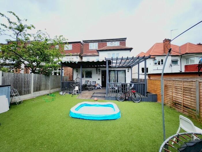 5 Bedroom Detached House To Rent In Shirehall Gardens, London, NW4