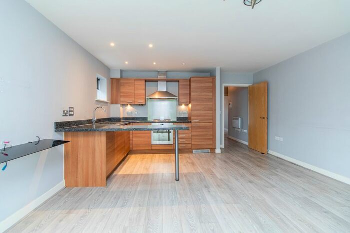 2 Bedroom Flat To Rent In Carmichael Avenue, Greenhithe, Kent, DA9