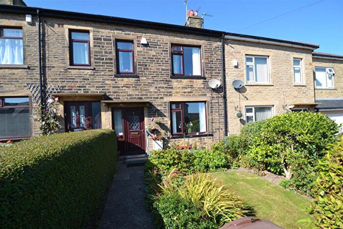 3 Bedroom Terraced House For Sale In Delph Terrace, Clayton, Bradford, BD14