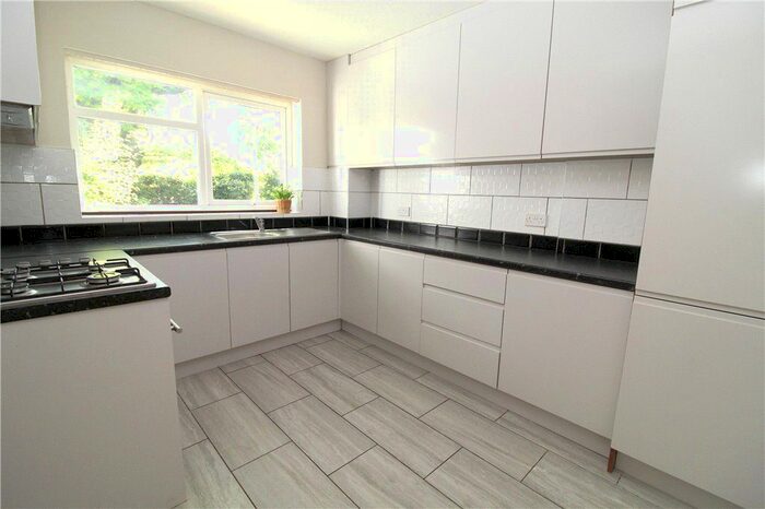 3 Bedroom Terraced House To Rent In Bracewood Gardens, Croydon, CR0