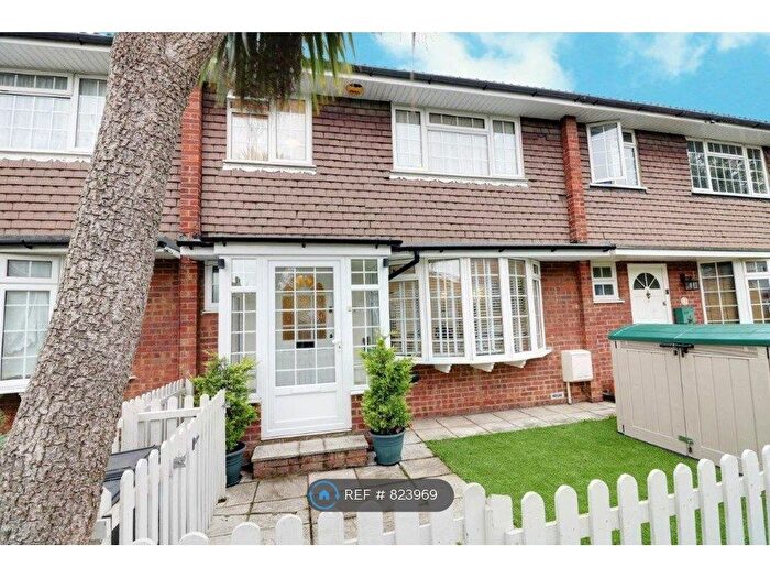 3 Bedroom Terraced House To Rent In Crombie Close, Ilford, IG4