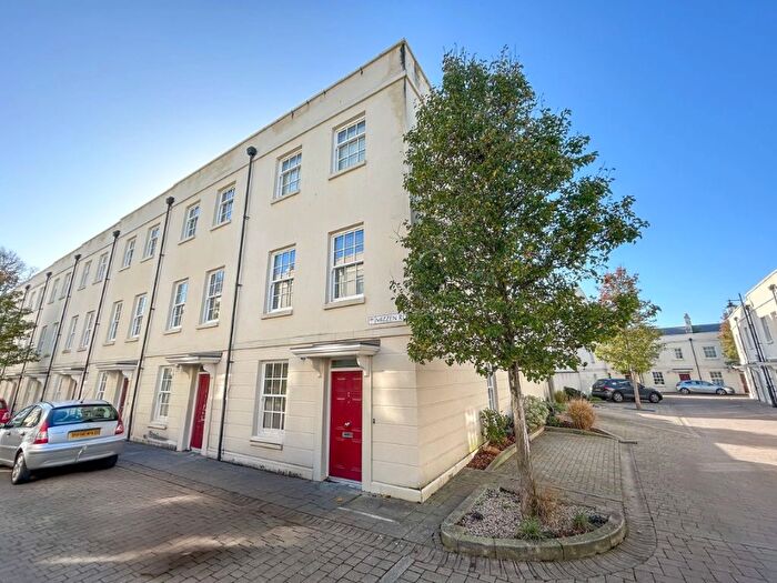 4 Bedroom End Of Terrace House For Sale In Mizzen Road, Plymouth, Devon, PL1