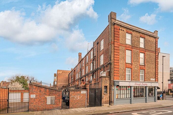 4 Bedroom Flat To Rent In Broadlands Avenue, Streatham Hill, London, SW16
