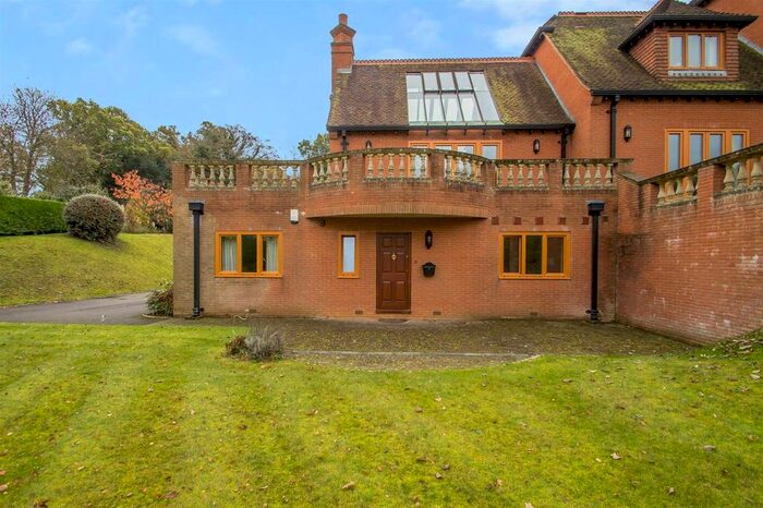 1 Bedroom Flat To Rent In West Heath, Limpsfield, Oxted, RH8