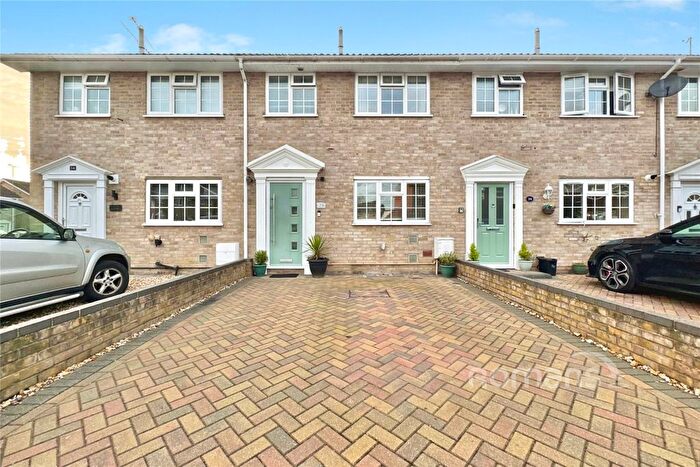 3 Bedroom Terraced House For Sale In Millins Close, Owlsmoor, Sandhurst, GU47