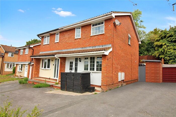 3 Bedroom Semi-Detached House For Sale In Bryony Way, Swindon, SN2