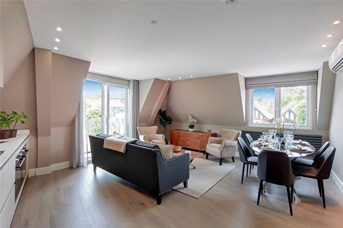 3 Bedroom Semi-Detached House To Rent In Woodlands, London, NW11