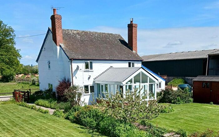 4 Bedroom Detached House For Sale In Pinsley Park Farmhouse, Cholstrey, HR6