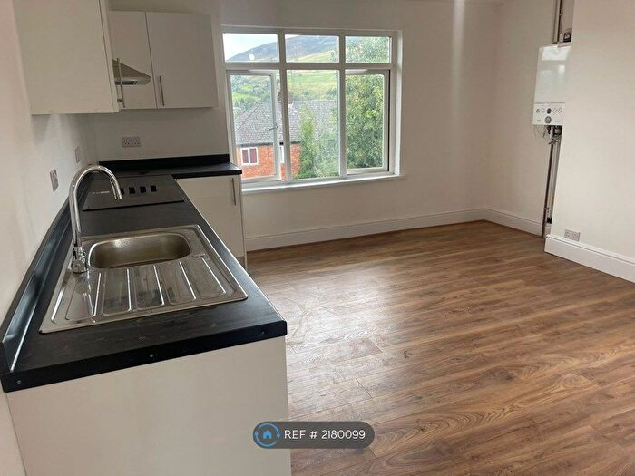3 Bedroom Flat To Rent In Brushes Road, Stalybridge, SK15