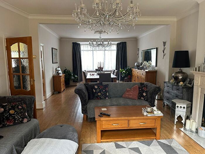 4 Bedroom Semi-Detached House To Rent In Brandville Gardens, Ilford, IG6