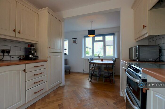 3 Bedroom Terraced House To Rent In Second Avenue, Rawdon, Leeds, LS19