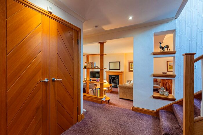 4 Bedroom Detached House For Sale In Main Street, Lochwinnoch, Renfrewshire, PA12