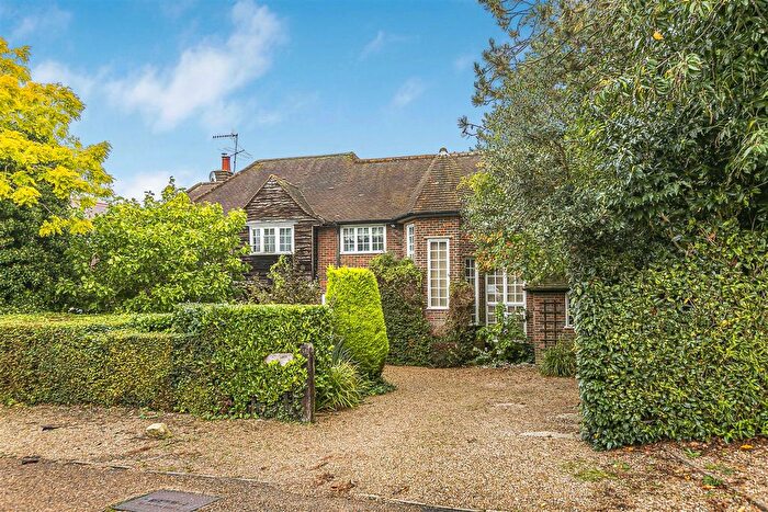 5 Bedroom Detached House For Sale In Newlands Avenue, Radlett, WD7