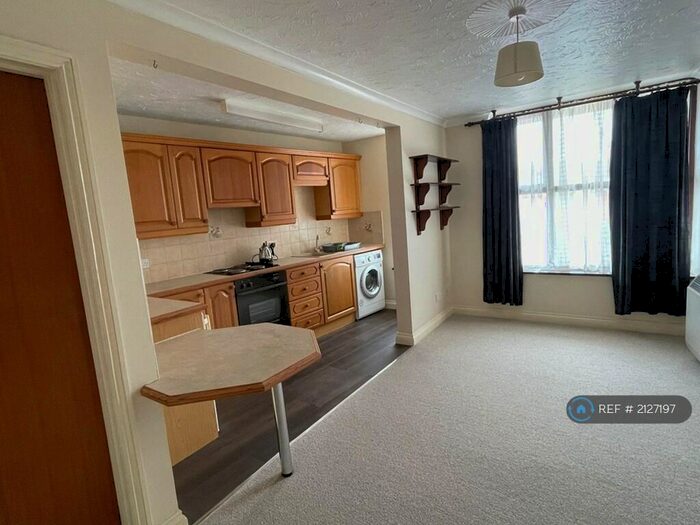 Studio To Rent In Tudor Court, Yeovil, BA20