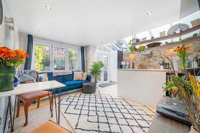 2 Bedroom Flat For Sale In Medora Road, London, SW2