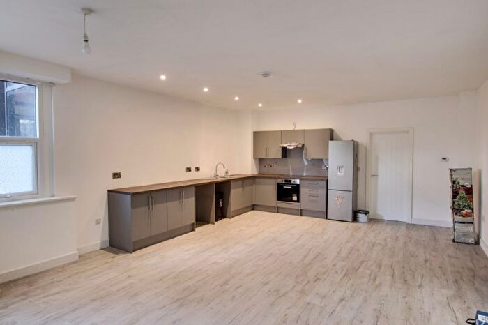 2 Bedroom Flat To Rent In Windsor Road, Trowbridge, BA14