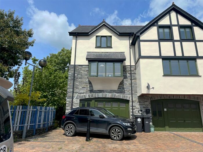 2 Bedroom End Of Terrace House For Sale In Tan Yr Eglwys, Machynlleth, Powys, SY20