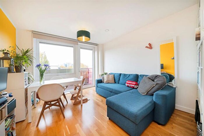 1 Bedroom Flat For Sale In White Horse Lane, Stepney Green, E1