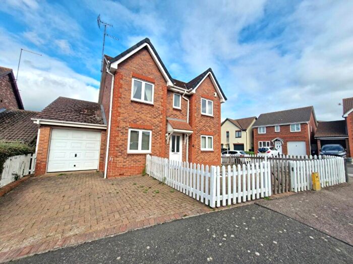 4 Bedroom Detached House For Sale In Kingmaker Way, Buckingham Fields, Northampton, NN4