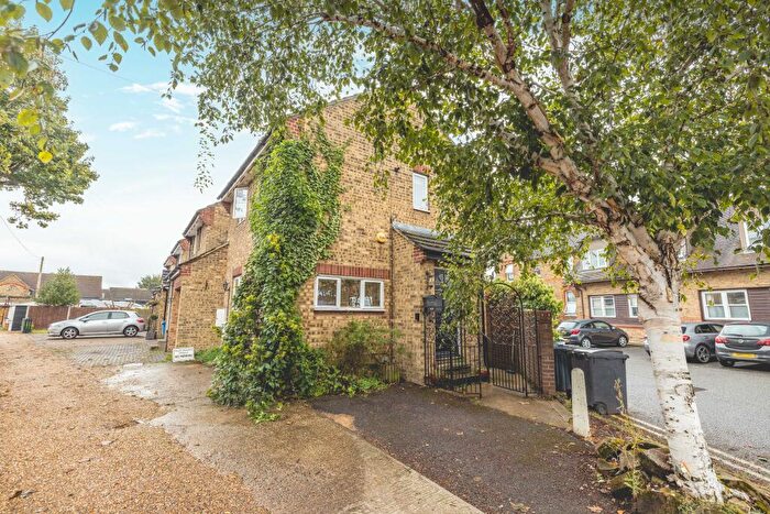 2 Bedroom Cottage To Rent In Manor House Lane, , Datchet, SL3
