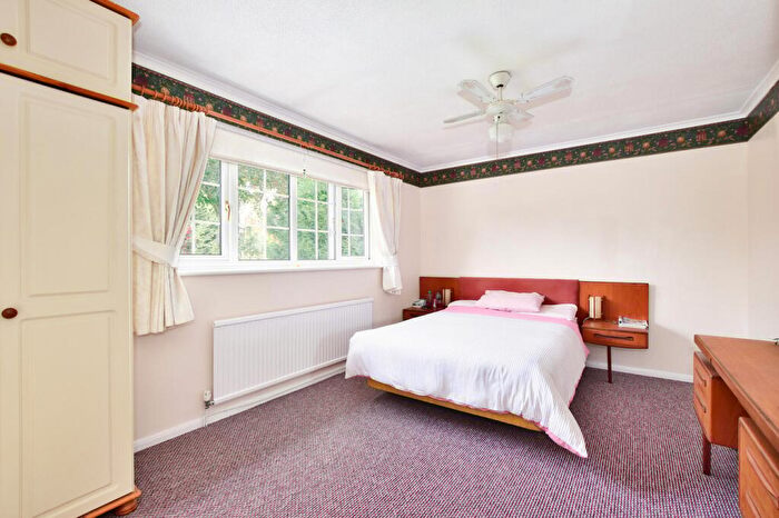 4 Bedroom Detached House For Sale In Green Lane, Farnham Common, SL2