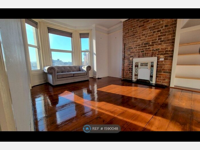 2 Bedroom Flat To Rent In Priory Avenue, Hastings, TN34