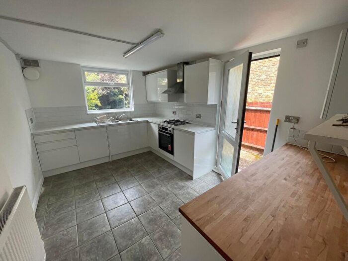 1 Bedroom Flat To Rent In Lind Street, SE8