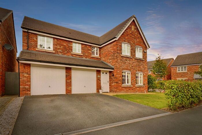 5 Bedroom Detached House For Sale In Cotton Field Road, Holmes Chapel, CW4