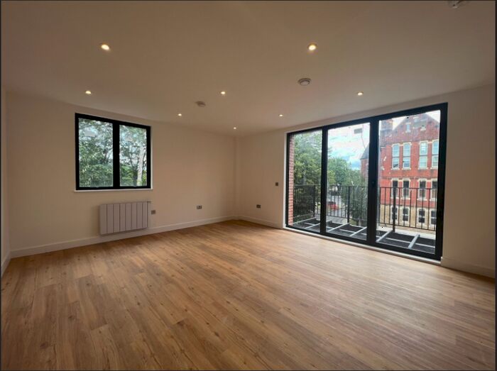 Studio To Rent In Hillside Place Farnborough, GU14