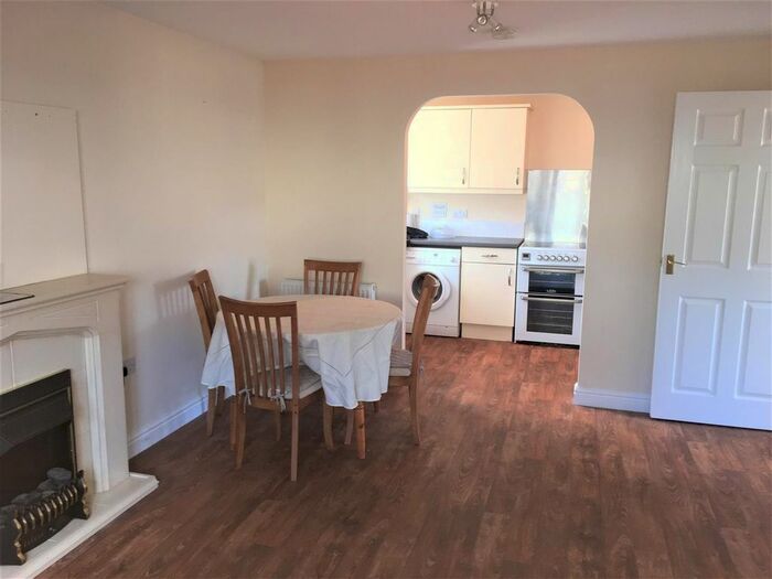 2 Bedroom Flat To Rent In Roselare Close, St. Austell PL25