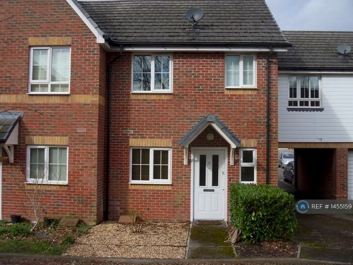 2 Bedroom End Of Terrace House To Rent In Silver Birch Way, Farnborough, GU14