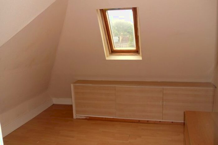 Studio To Rent In Carshalton Road, Sutton, SM1