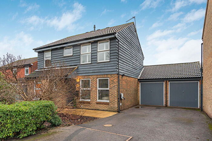 4 Bedroom Detached House For Sale In Alford Close, Weylea Farm, GU4