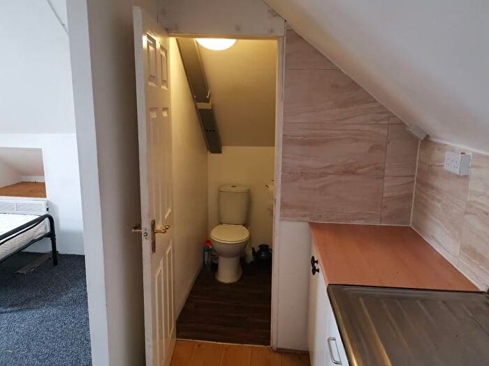 Studio To Rent In Richborough Rd, Kilburn, London, NW2