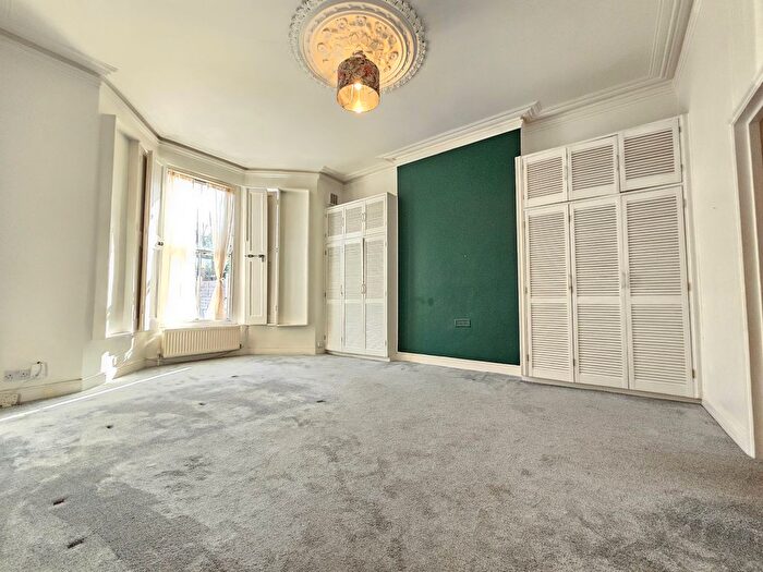 2 Bedroom Flat To Rent In Amhurst Park, London, N16
