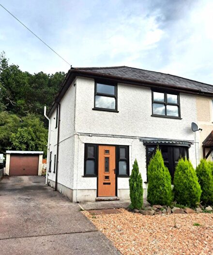 3 Bedroom Semi-Detached House To Rent In Rock Street, Neath, SA11