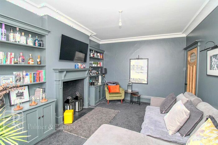 5 Bedroom Link Detached House For Sale In Skelmersdale Road, Clacton-on-Sea, Essex, CO15