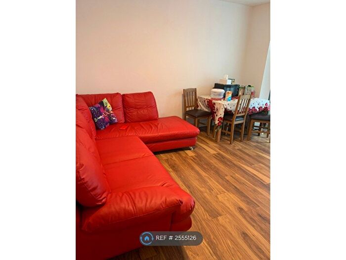 2 Bedroom Flat To Rent In Ground Floor, Hounslow, TW3