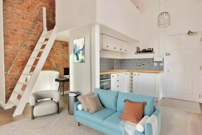 Studio To Rent In St. Pauls Road, London, N1