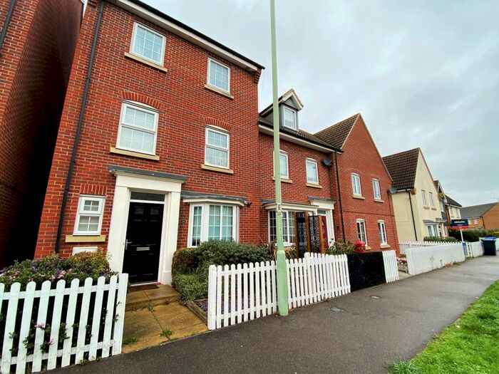 4 Bedroom Semi-Detached House To Rent In Hundred Acre Way, Red Lodge, IP28