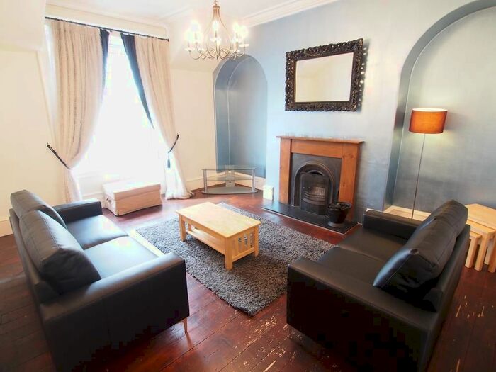 2 Bedroom Flat To Rent In Leslie Terrace, First Floor, AB25