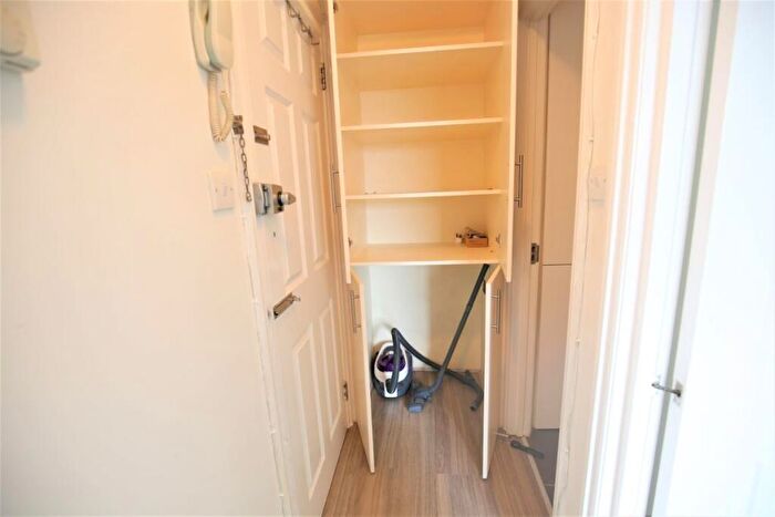 1 Bedroom Flat To Rent In Camden Road, London, N7