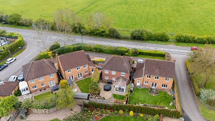 3 Bedroom Detached House For Sale In Kiln Close, Studley, B80