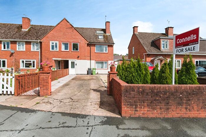 4 Bedroom Semi-Detached House For Sale In Mount Wear Square, Exeter, EX2