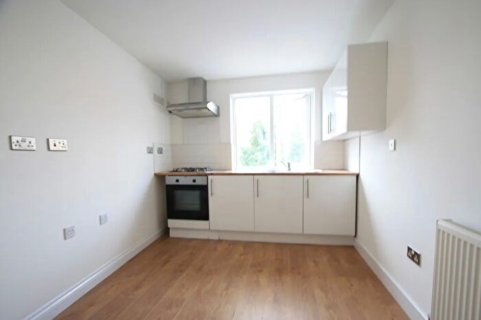 Studio To Rent In Walworth Road, London, SE17